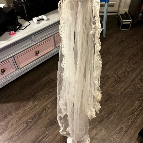 Allure bride bridal gown with lace and train inc,veil​​​​​​ - Picture 9 of 12